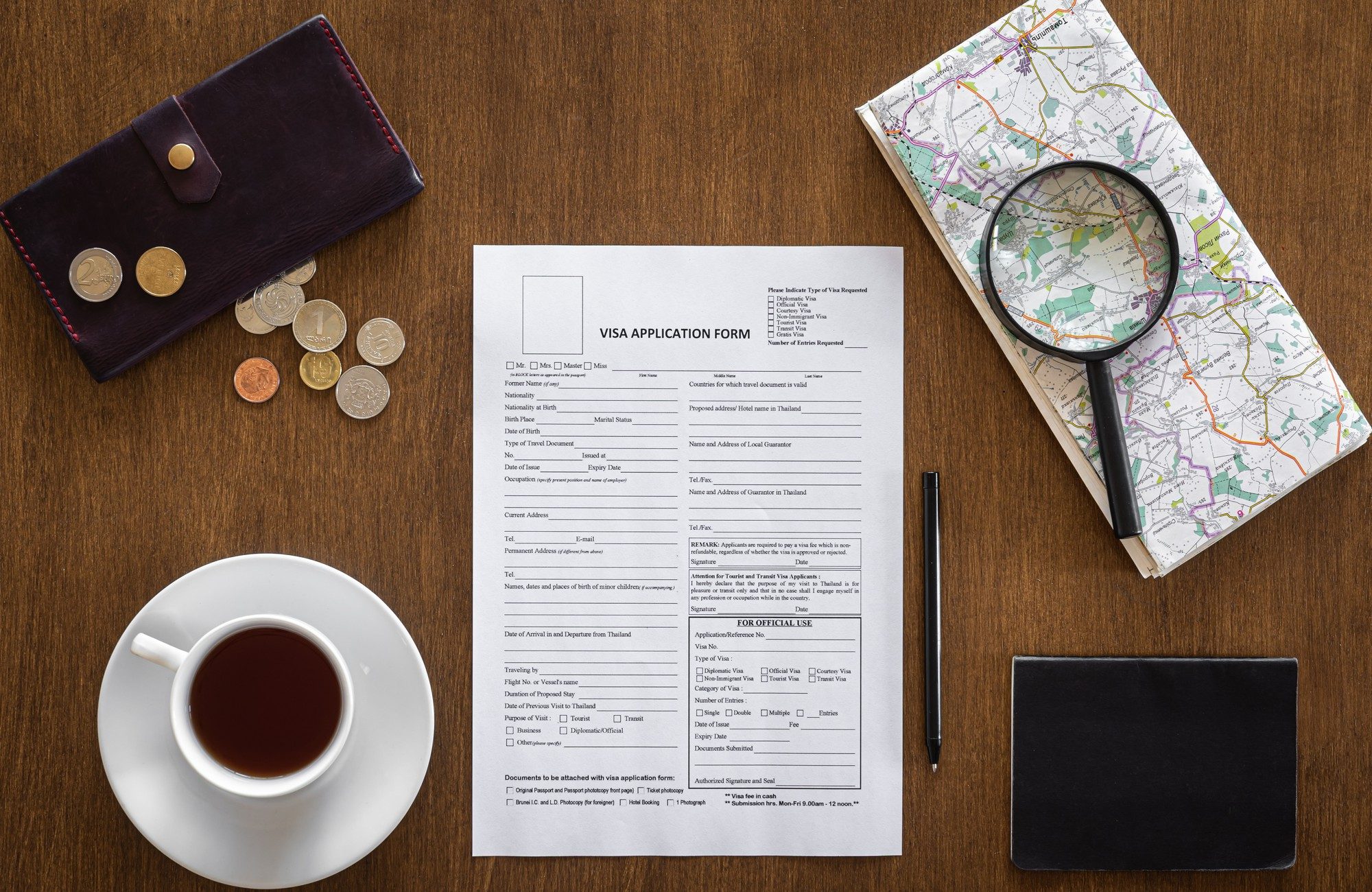 רישוי עסקים - מסמך על שולחן ליד מפה קפה וכסף